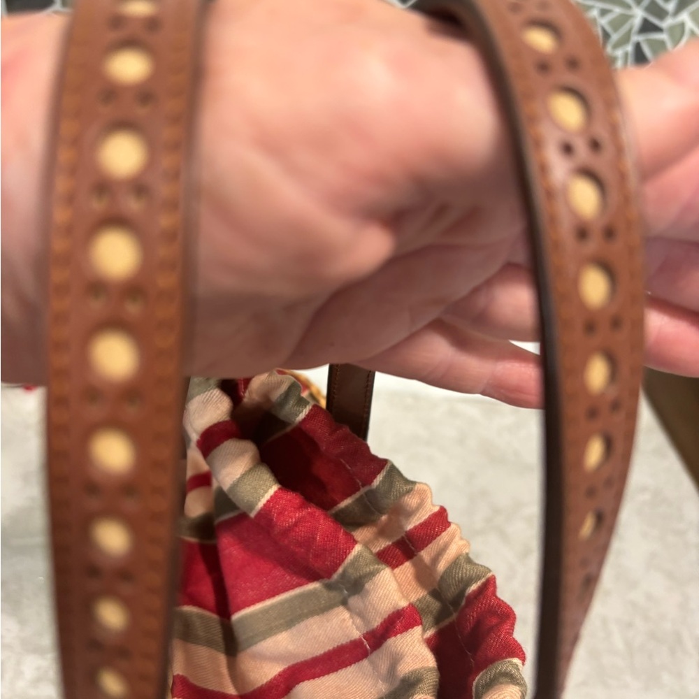 ISABELLA FIORE, New without tags ISABELLA  FIORE Bucket Bag 14x9x4 1/2 - Picture 6 of 10